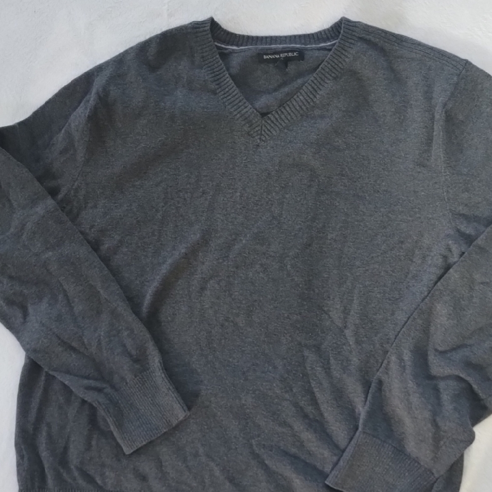 Banana Republic Men's Charcoal Gray V-Neck Sweater